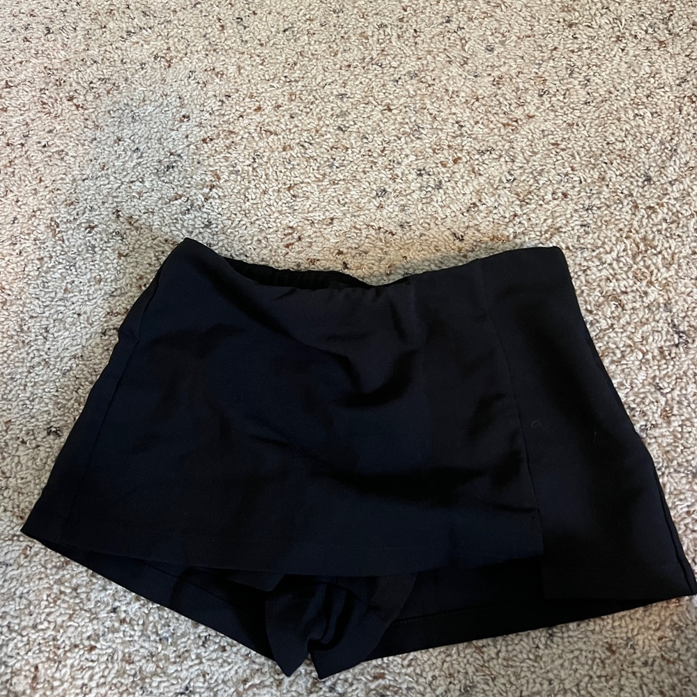White Fox Black Give It A Go Mini Skort- XS